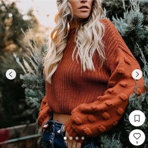 En Crème cropped balloon sleeve knit sweater with bubble details on the sleeve.